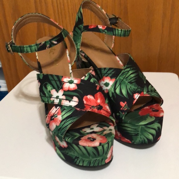 Floral chunky heels - Picture 5 of 7